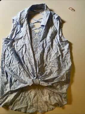 No Boundaries Light Blue Paisley Lace-Back Tie Front Sleeveless Top